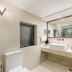 Deluxe Duplex King Suite